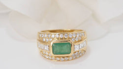 Bague Jonc en or jaune, émeraude et diamants