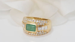 Bague Jonc en or jaune, émeraude et diamants