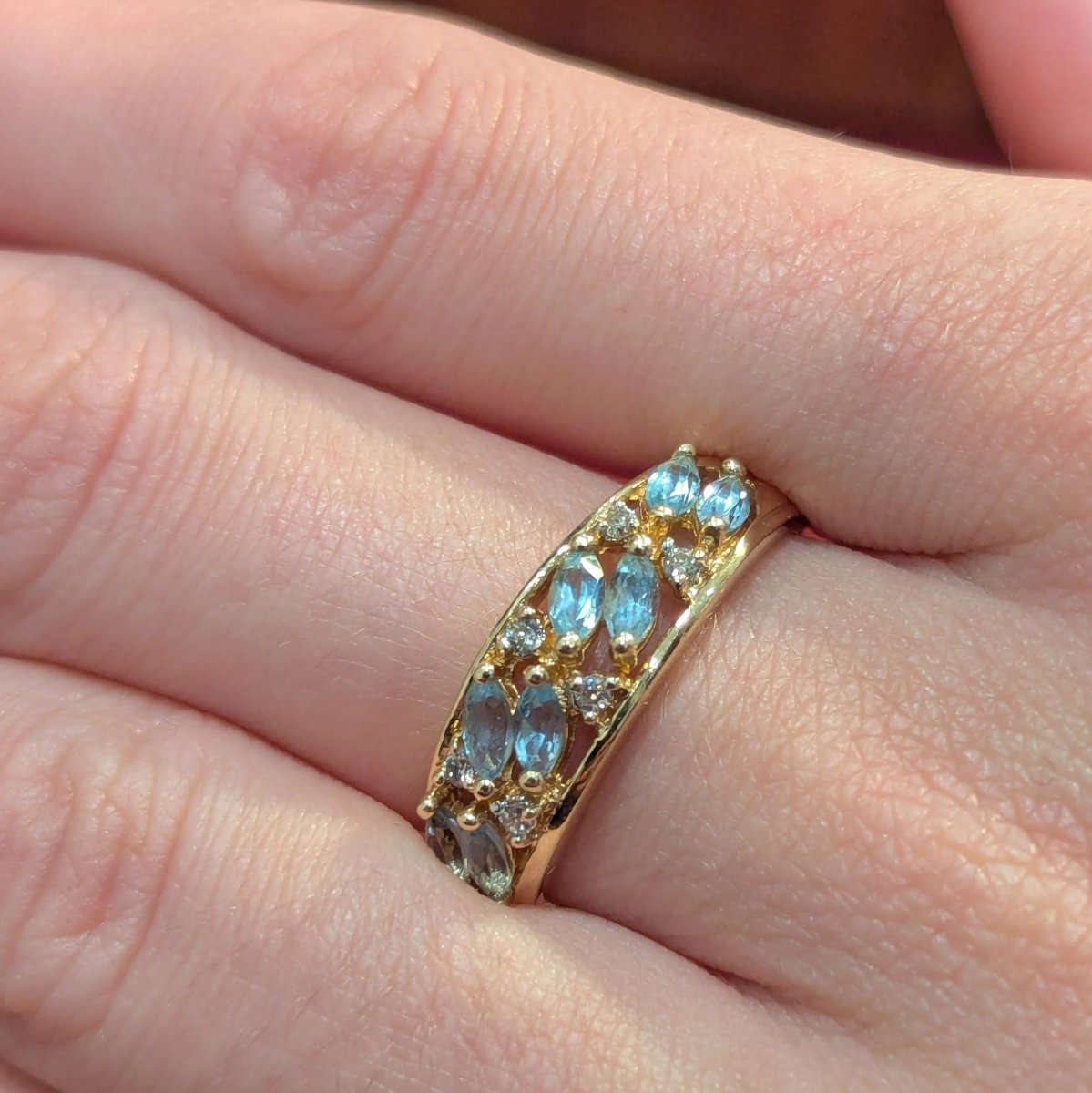 Bague Jonc en or jaune et aigue - marines - Castafiore