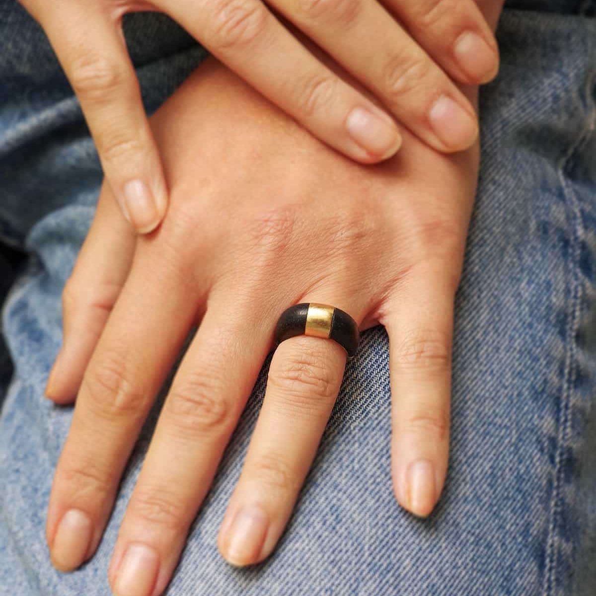 Bague Jonc en or jaune et bois - Castafiore