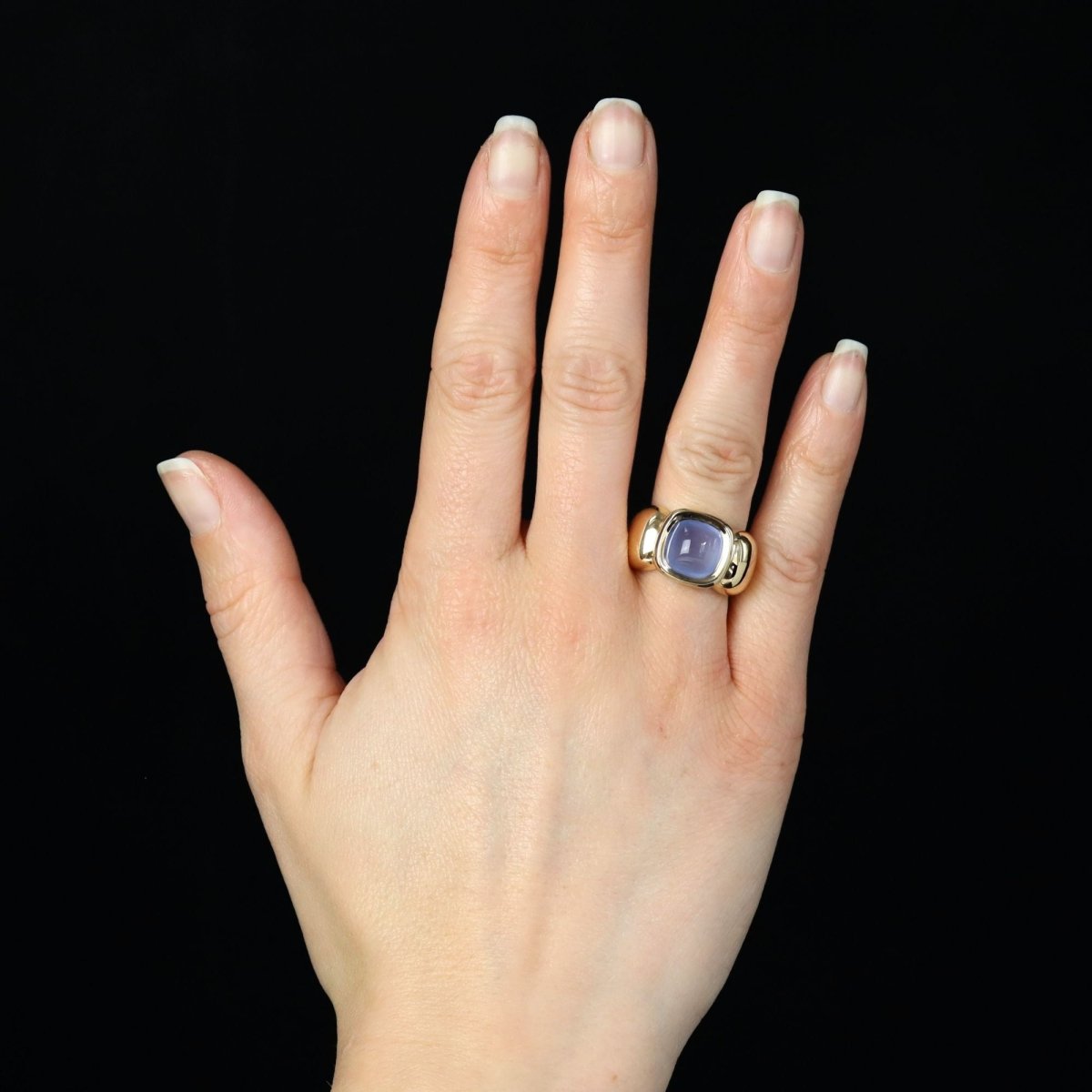 Ring sugarloaf chalcedony rush