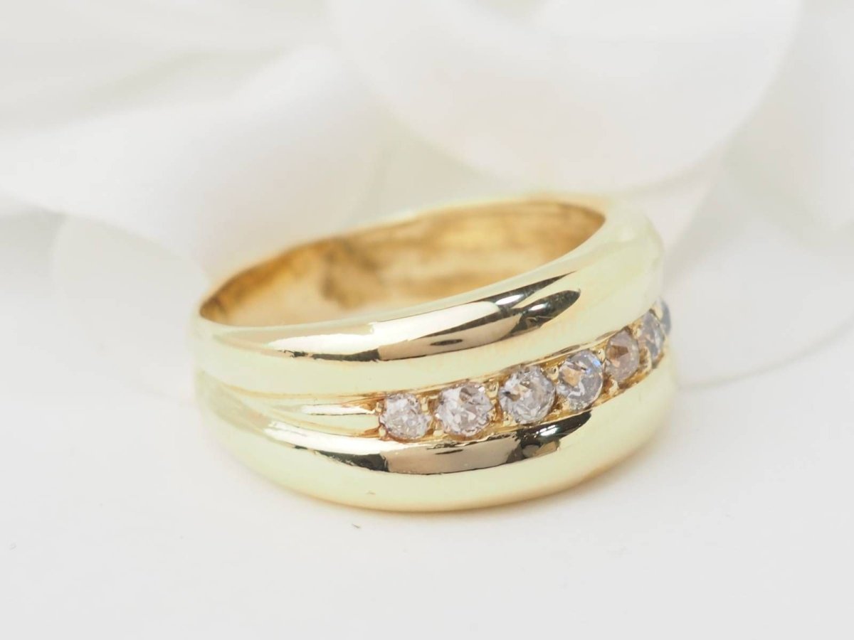 Bague jonc en or jaune et diamants - Castafiore