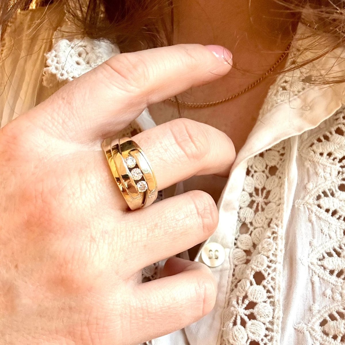 Bague Jonc en or jaune, or blanc et diamants - Castafiore