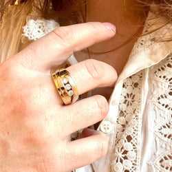 Bague Jonc en or jaune, or blanc et diamants - Castafiore