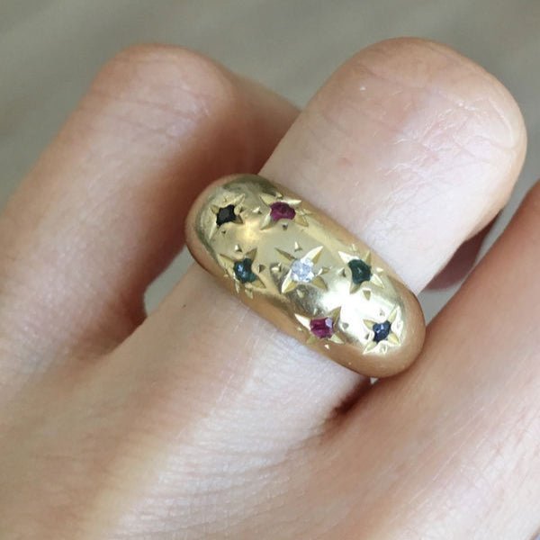 Bague Jonc en or jaune, rubis, saphirs, émeraudes et diamant - Castafiore