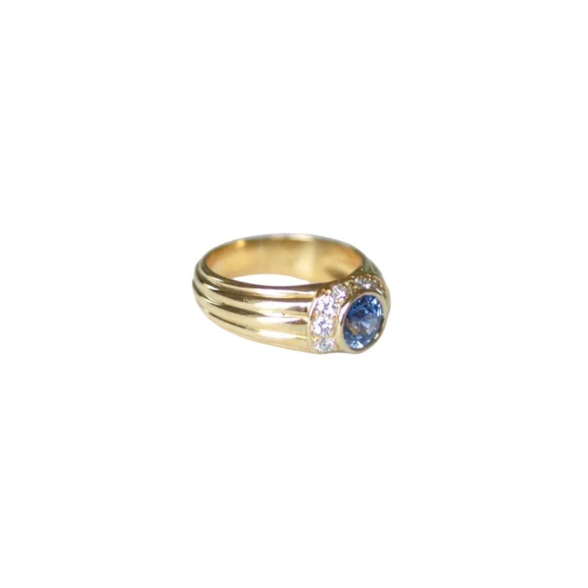 Bague jonc en or jaune, saphir, et diamants - Castafiore