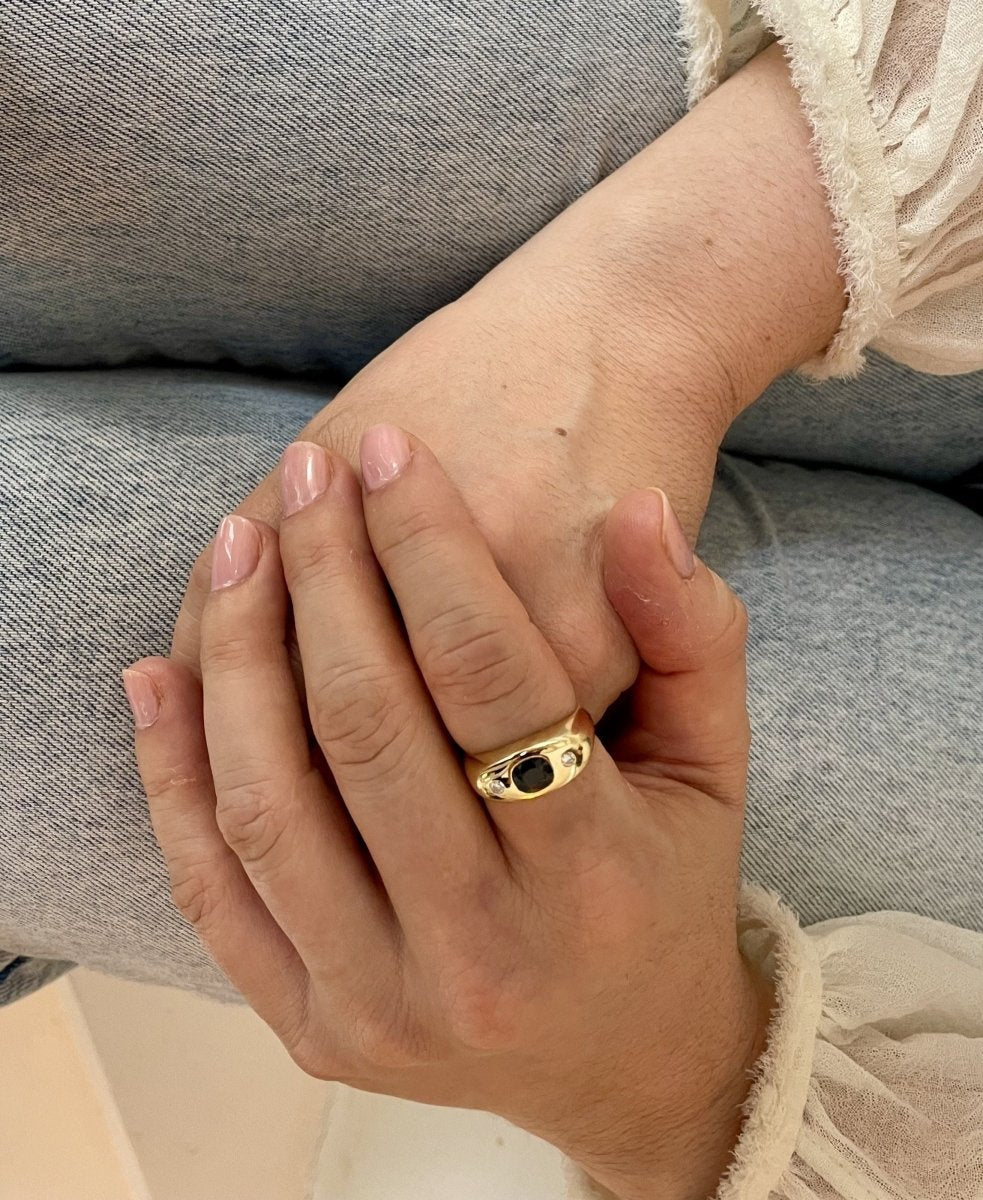 Bague Jonc en or jaune, saphir, et diamants - Castafiore