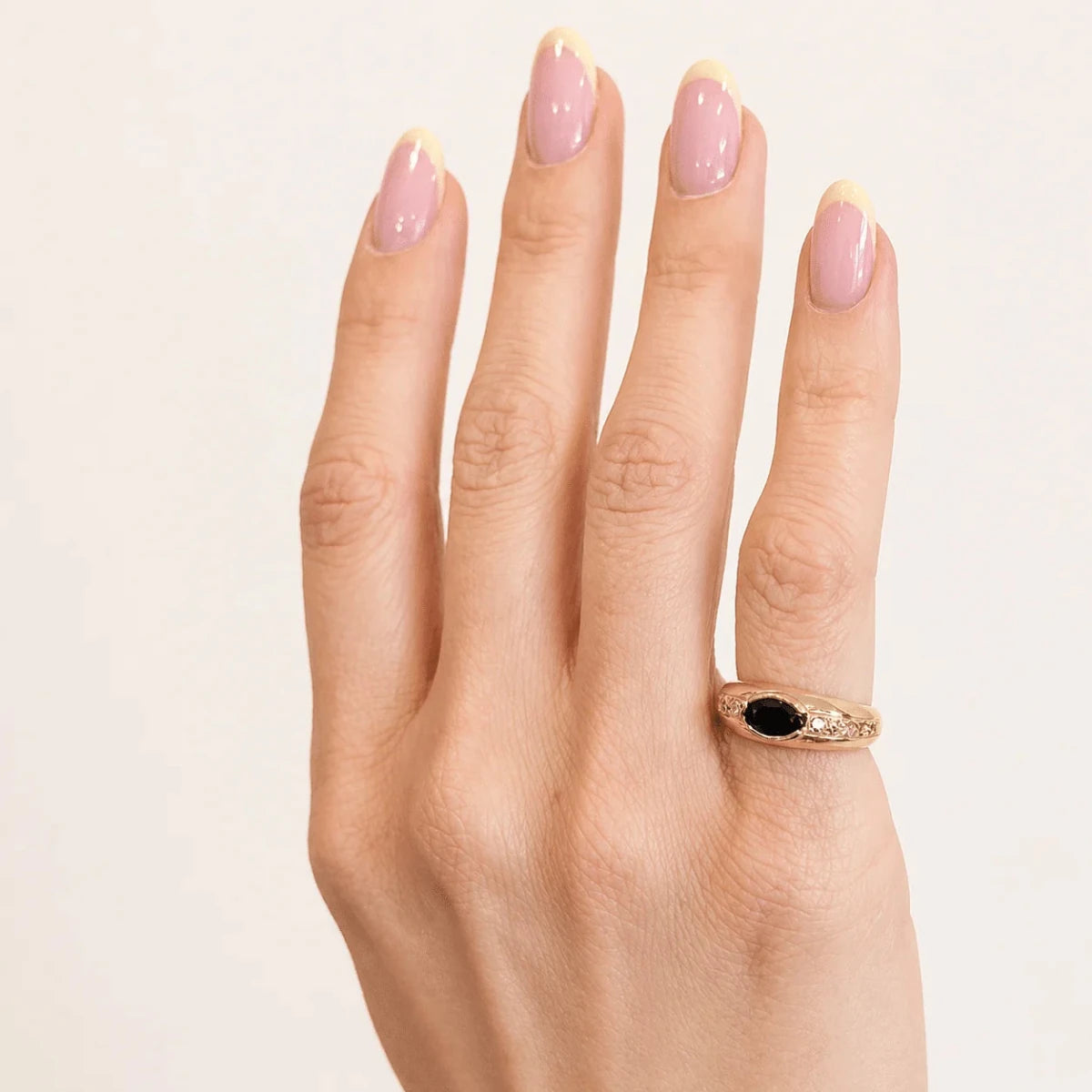 Bague Jonc en or jaune, saphir et diamants - Castafiore