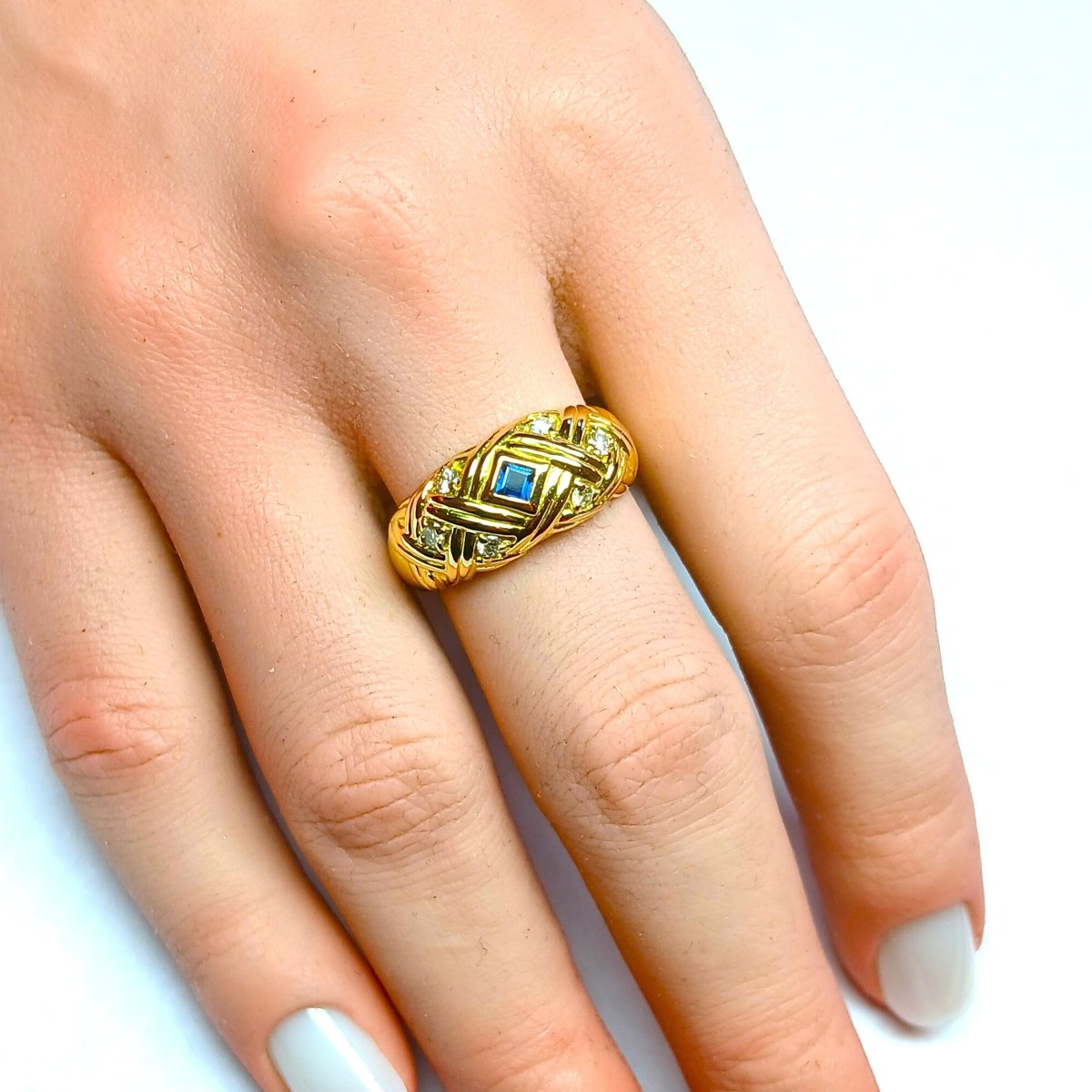 Bague Jonc en or jaune, saphirs, et diamants - Castafiore