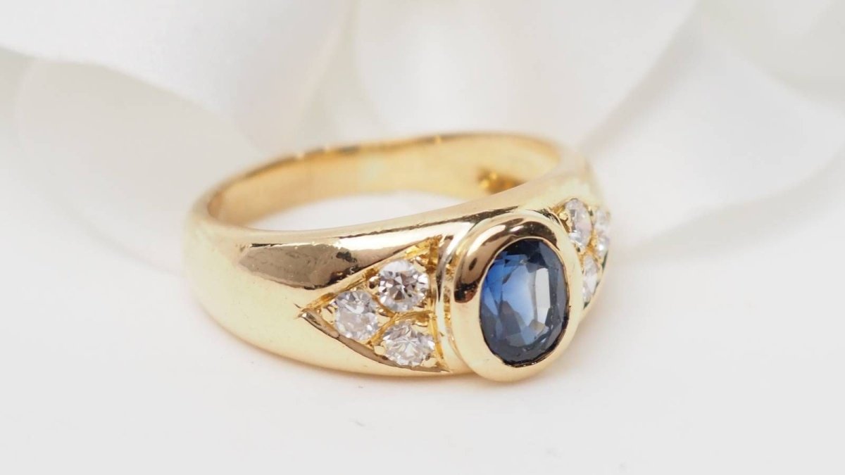 Bague Jonc en or jaune, spinelle bleu et diamants - Castafiore