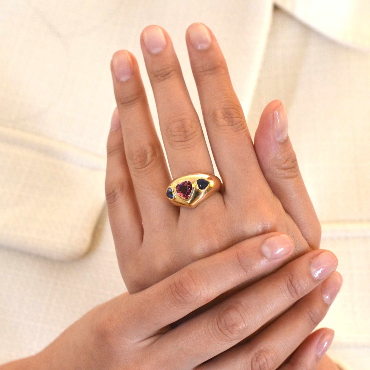 Bague Jonc en or jaune, tourmaline et saphirs - Castafiore