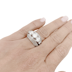 Bague Jonc en platine en diamants. - Castafiore