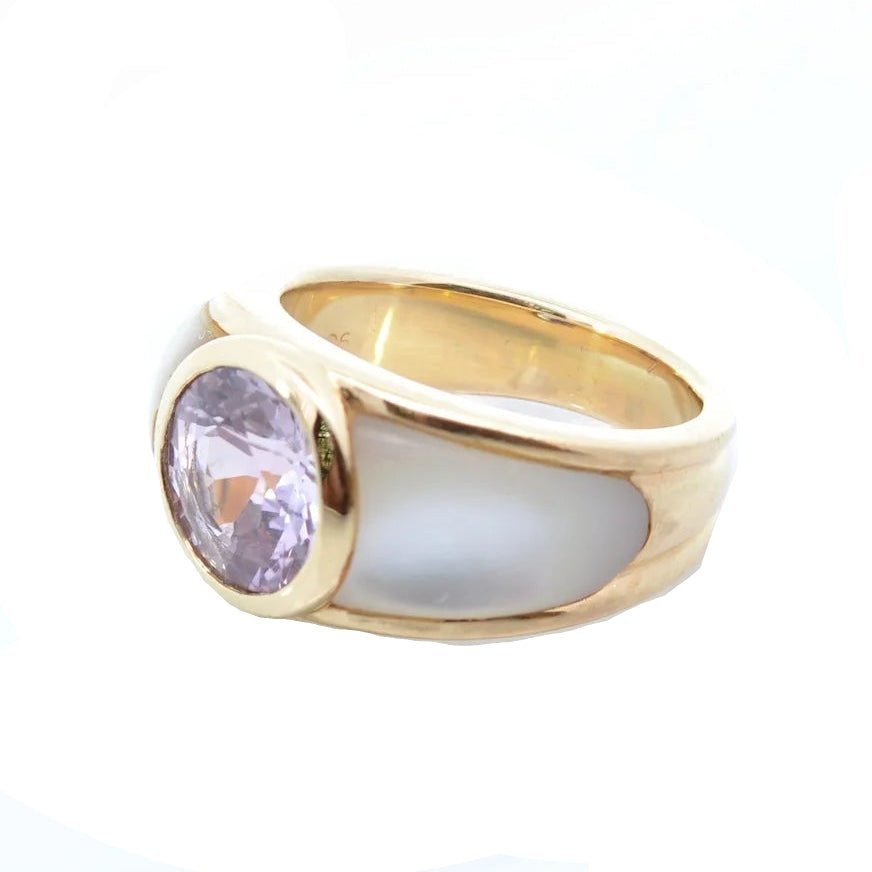 Bague Jonc MAUBOUSSIN en or jaune, nacre et saphir - Castafiore