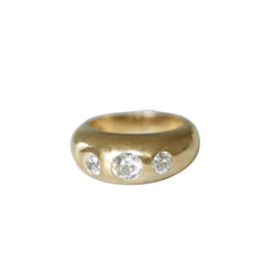 Bague jonc or jaune et trois diamants - Castafiore