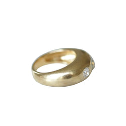 Bague jonc or jaune et trois diamants - Castafiore