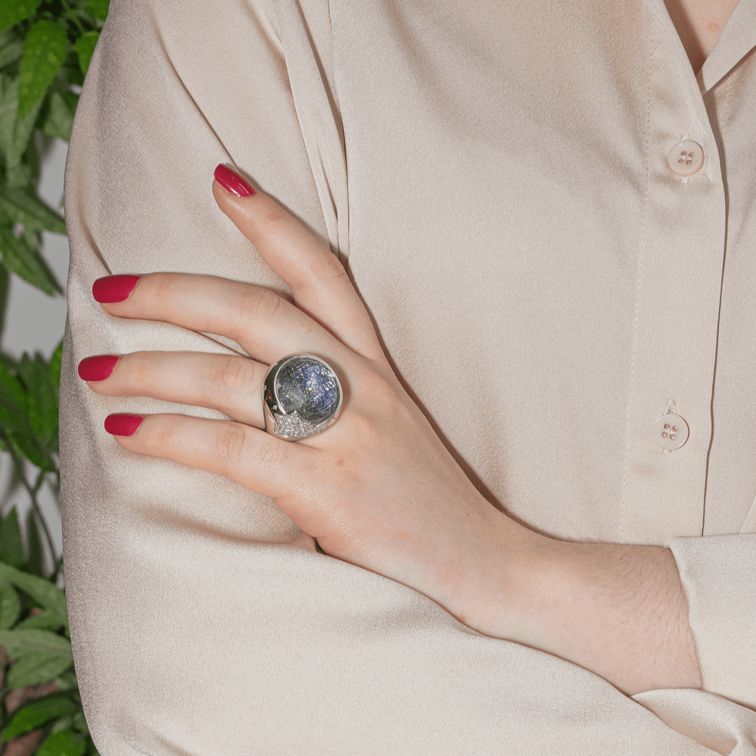 Bague Jonc PASQUALE BRUNI en or blanc, quartz, saphirs et diamants - Castafiore