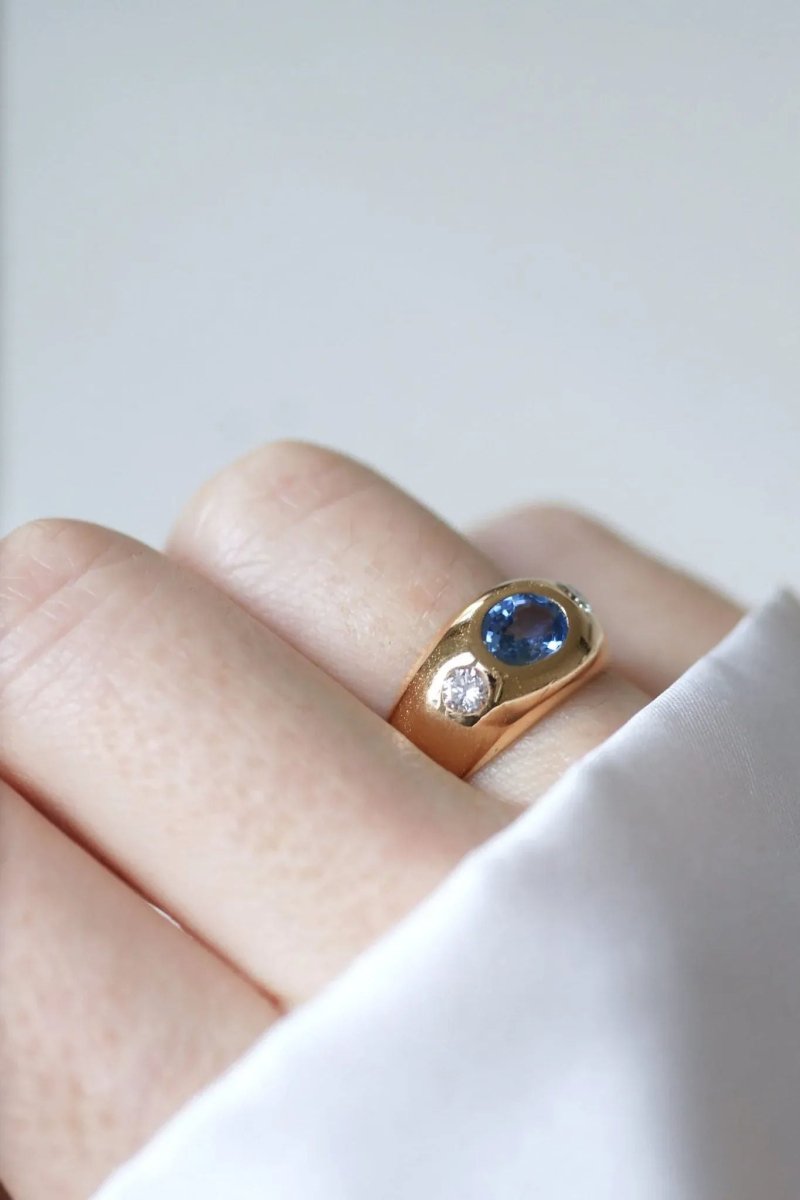 Bague jonc saphir de Ceylan et diamants - Castafiore