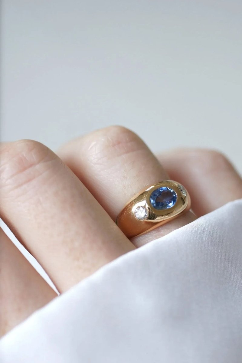 Bague jonc saphir de Ceylan et diamants - Castafiore