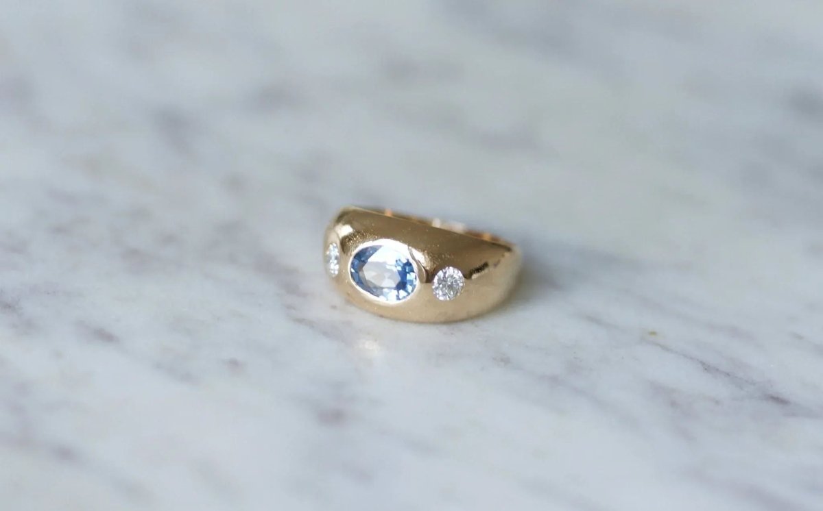 Bague jonc saphir de Ceylan et diamants - Castafiore