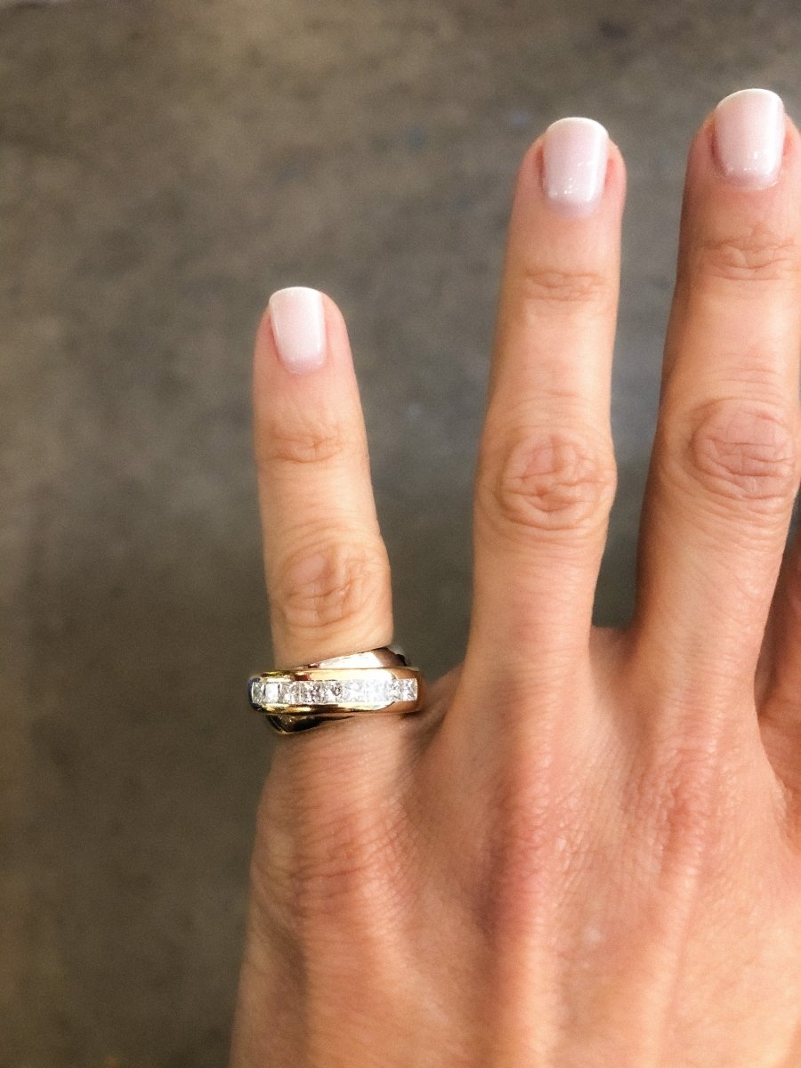 Bague jonc signée Cartier bi-colore en diamants princesses - Castafiore