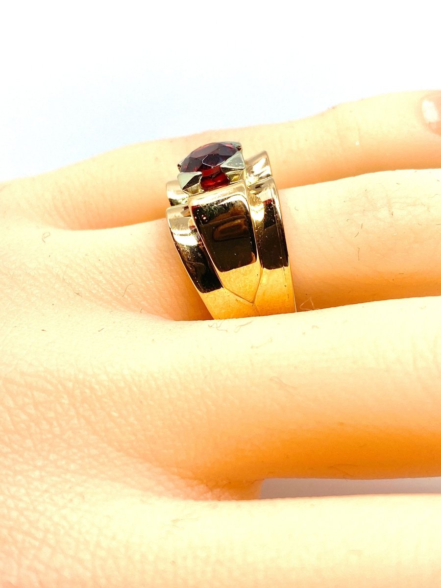 Bague jonc Tank en or 18 carats ornée d’une pierre rouge - Castafiore