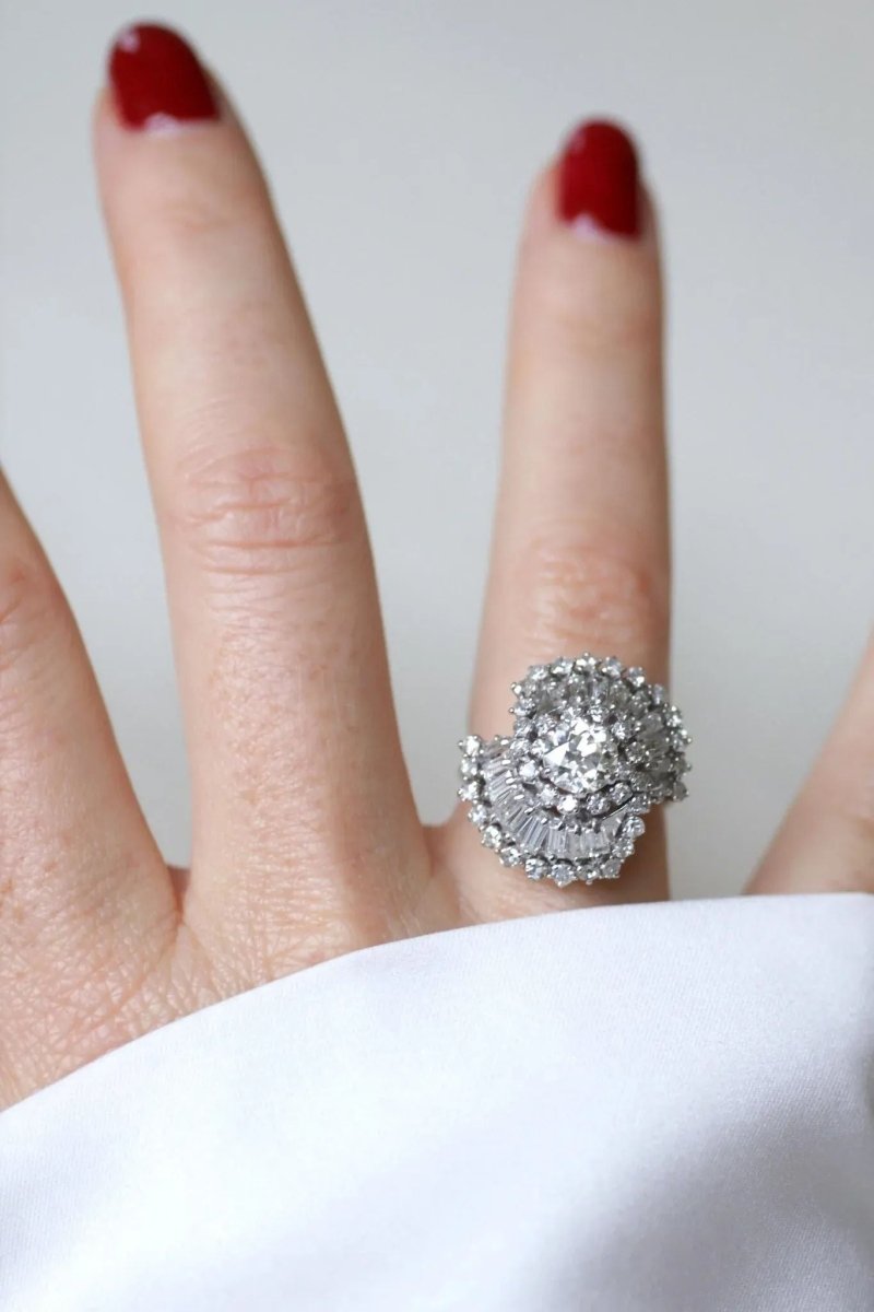 Bague Jupe Diamant Baguette 3.34 Cts Or Blanc - Castafiore