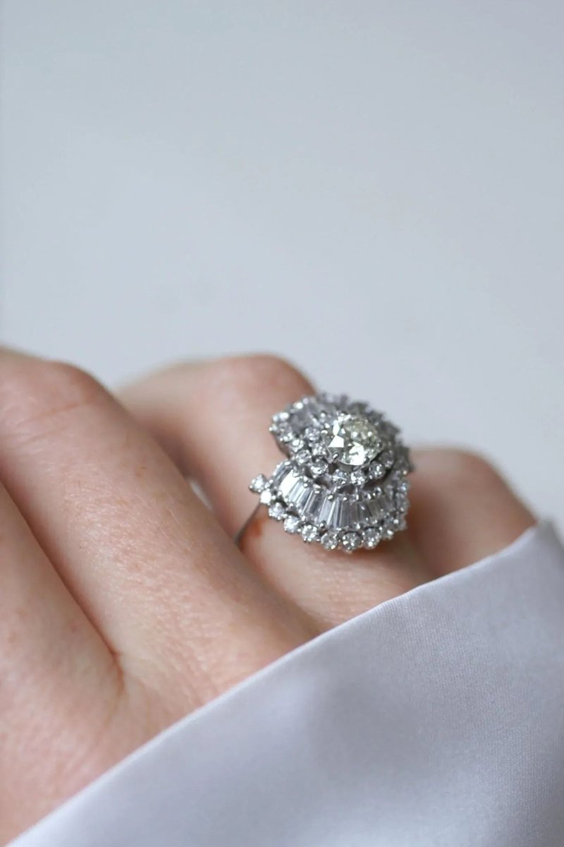 Bague Jupe Diamant Baguette 3.34 Cts Or Blanc - Castafiore