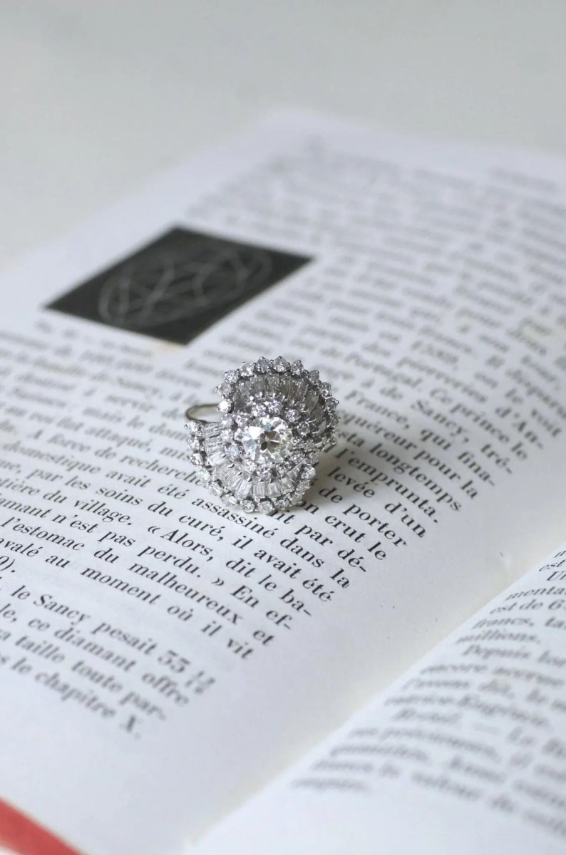 Bague Jupe Diamant Baguette 3.34 Cts Or Blanc - Castafiore