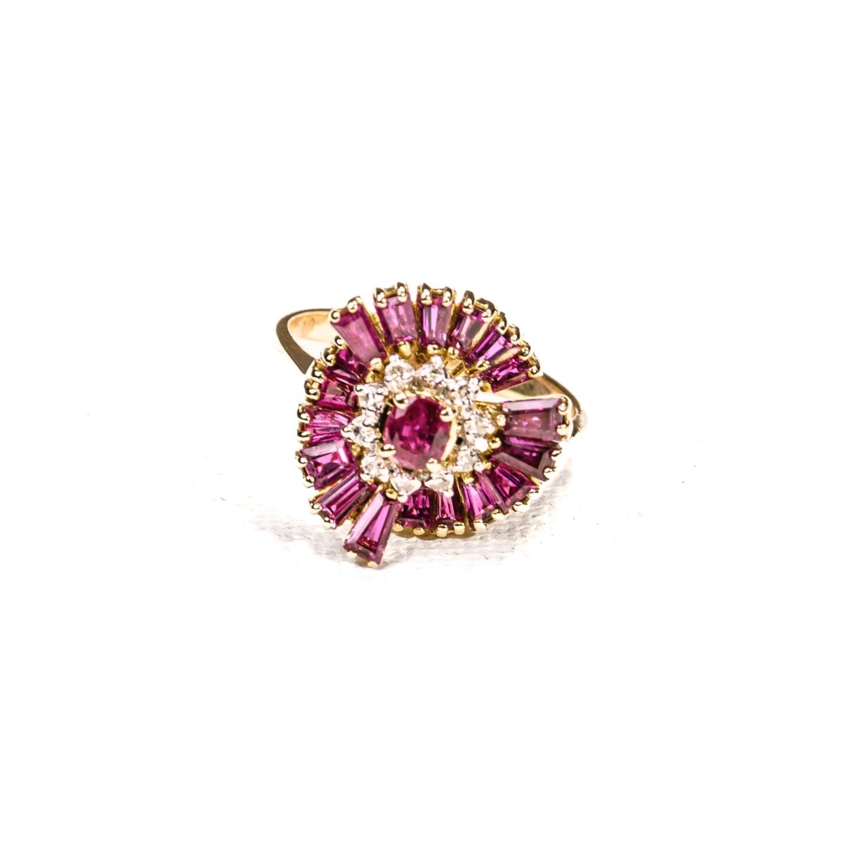 Bague Jupe en or jaune, rubis et diamants - Castafiore
