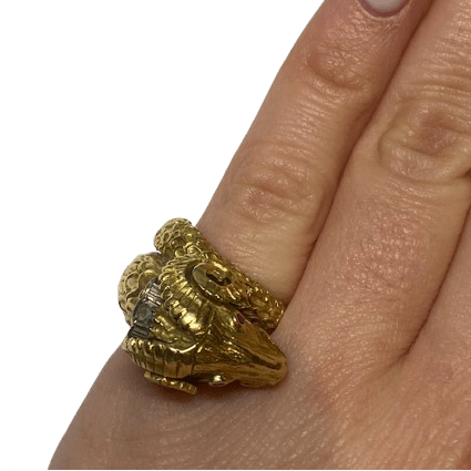 Bague LALAOUNIS en or jaune, rubis et diamant - Castafiore