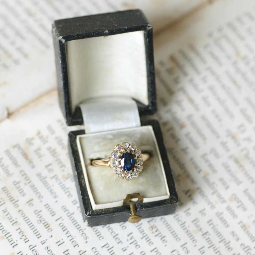 Bague Marguerite Ancienne Saphir 0,85 Cts et Diamants sur Or jaune - Castafiore