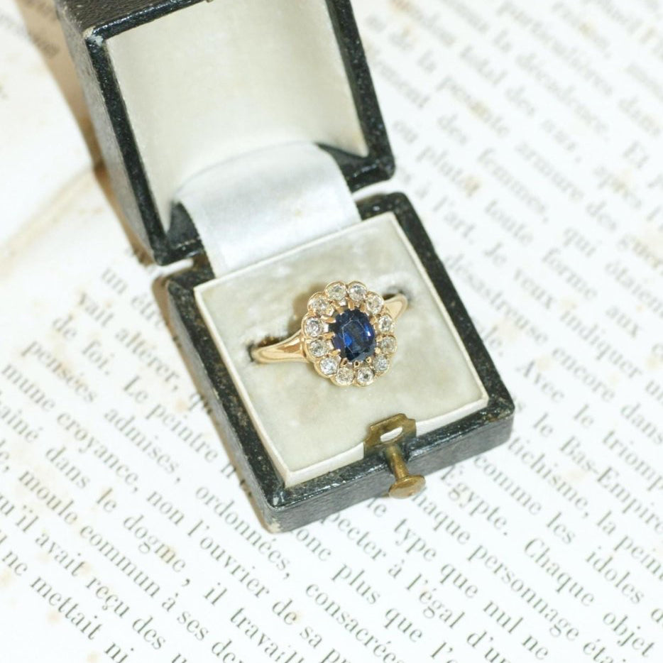 Bague Marguerite Ancienne Saphir 0,85 Cts et Diamants sur Or jaune - Castafiore