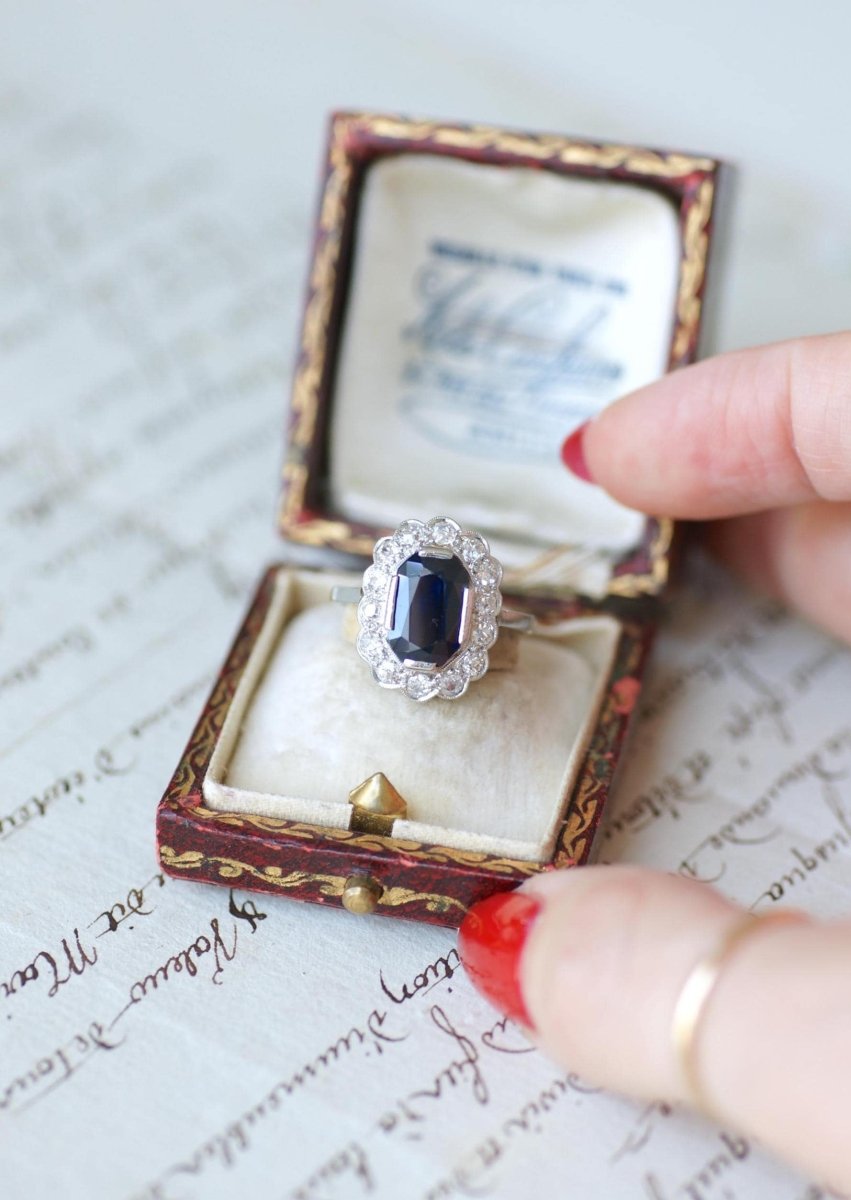 Bague Marguerite Art Déco Saphir 3,00 Cts & Diamants - Castafiore
