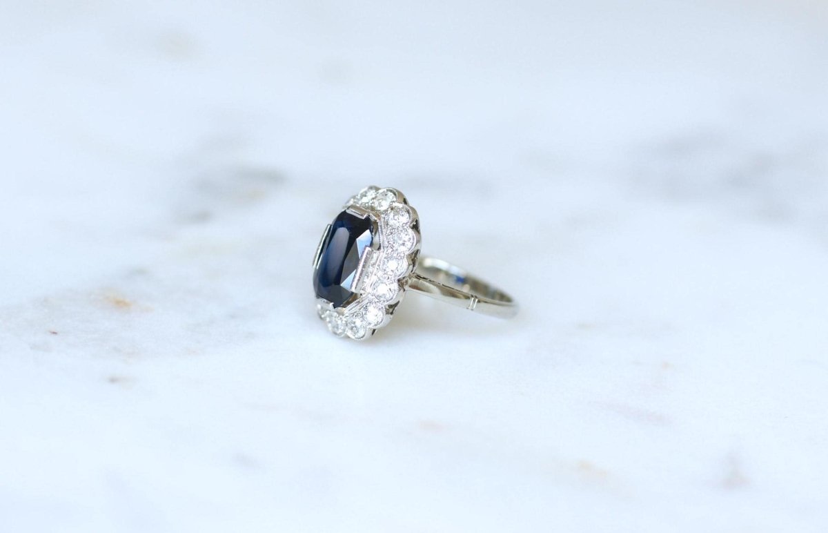Bague Marguerite Art Déco Saphir 3,00 Cts & Diamants - Castafiore
