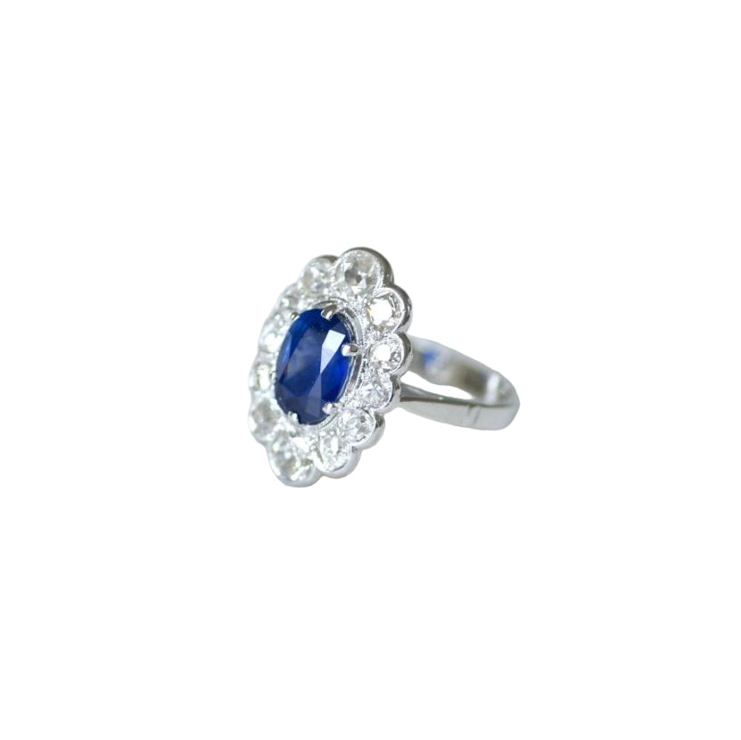 Bague Marguerite Art Deco Saphir Ceylan 1,90 Cts et Diamants - Castafiore