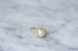 Bague marguerite diamants et perle fine - Castafiore