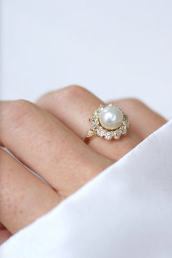 Bague marguerite diamants et perle fine - Castafiore