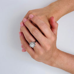 Bague Marguerite double halo diamants en or blanc - Castafiore