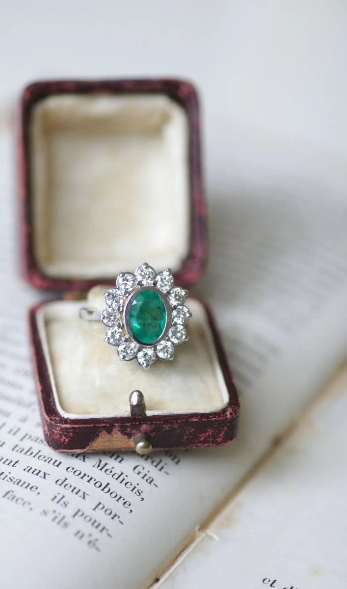 Bague marguerite Emeraude 1.60 Cts et diamants - Castafiore