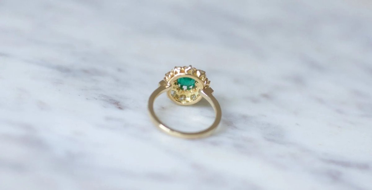 Bague marguerite émeraude et diamants - Castafiore