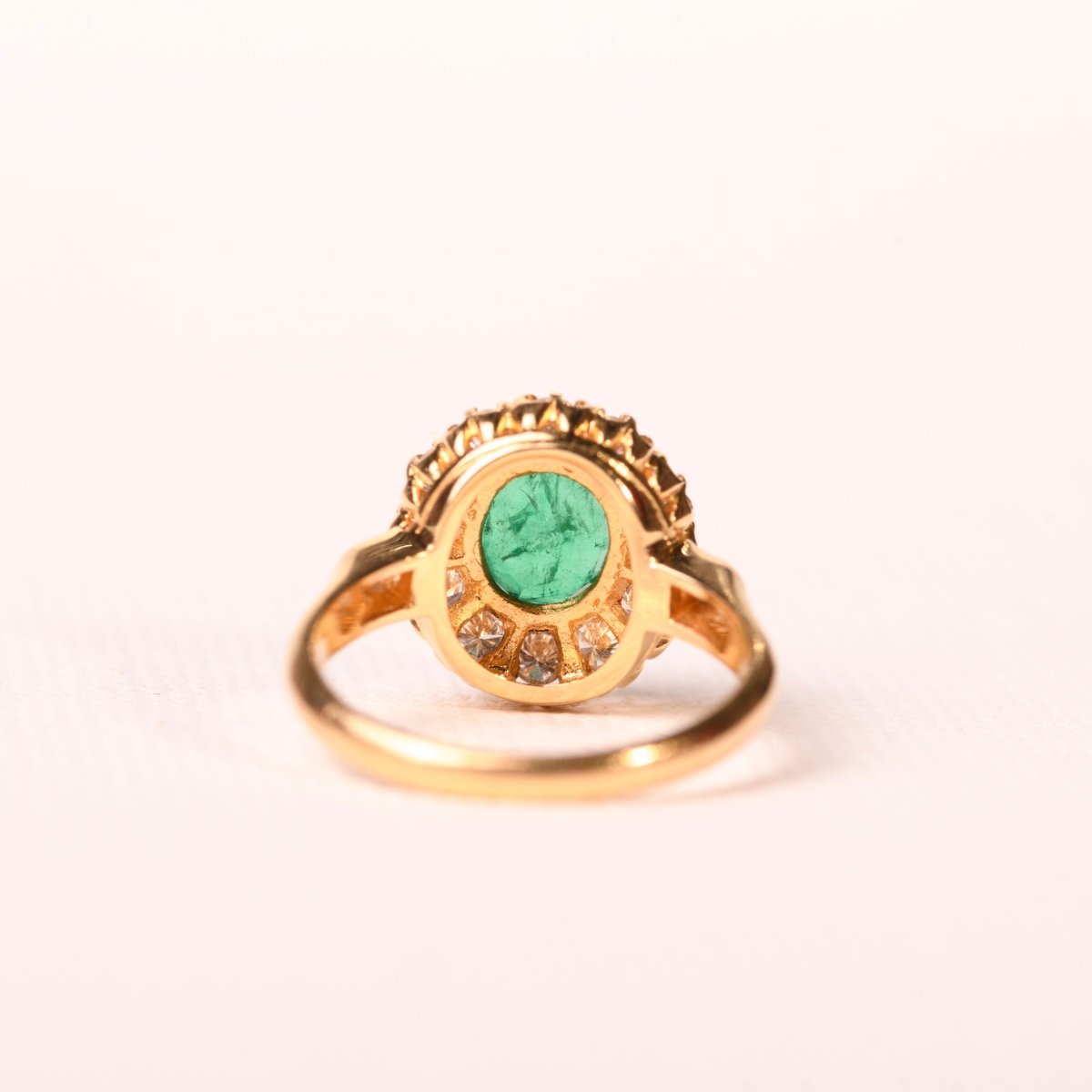 Bague marguerite émeraude et diamants en or jaune - Castafiore