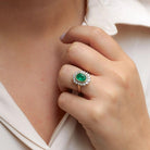 Bague marguerite émeraude ovale diamants - Castafiore