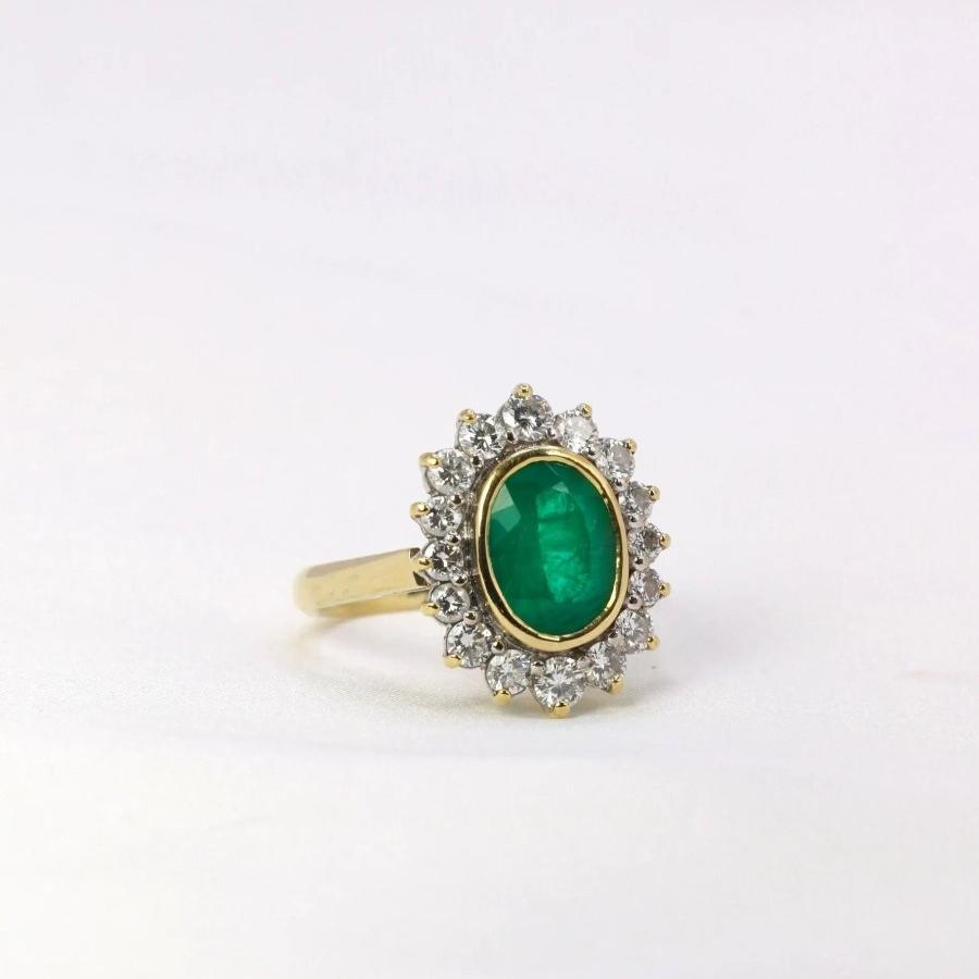 Bague marguerite émeraude ovale diamants - Castafiore