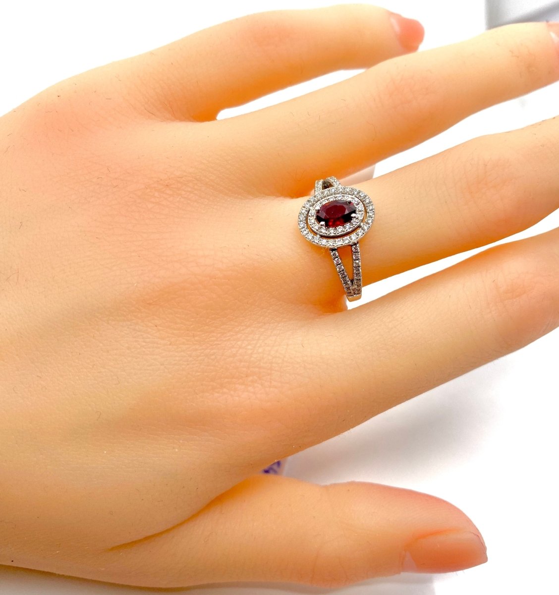 Bague marguerite en or 18 carats en rubis et diamants