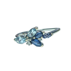 Bague Marguerite en or blanc, aigues - marines, et saphirs - Castafiore