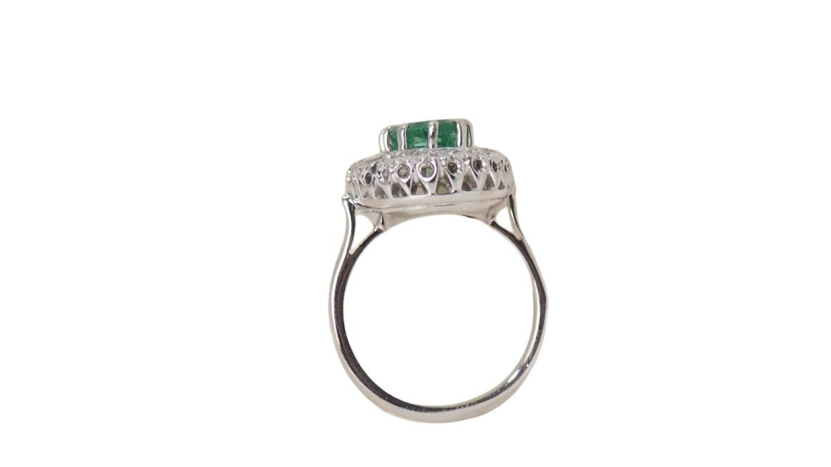 Bague Marguerite en or blanc, émeraude et diamants - Castafiore