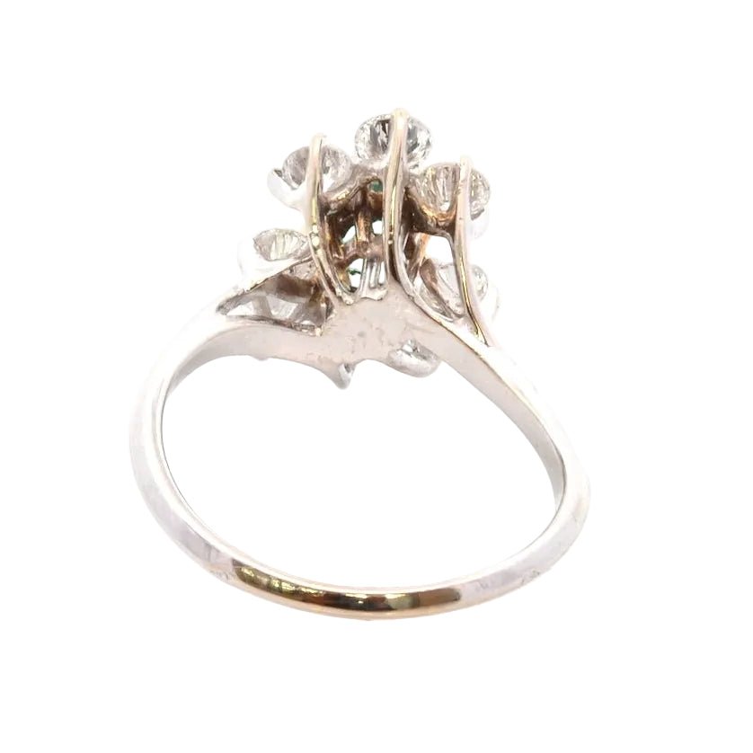Ring emerald and diamonds in 18k gold