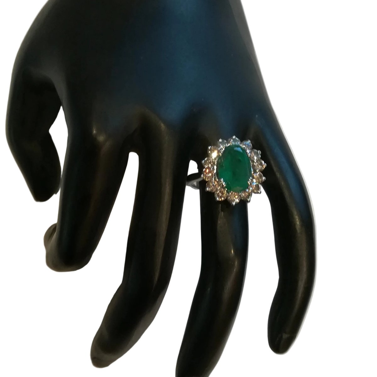 Bague Marguerite en or blanc, émeraude et diamants - Castafiore