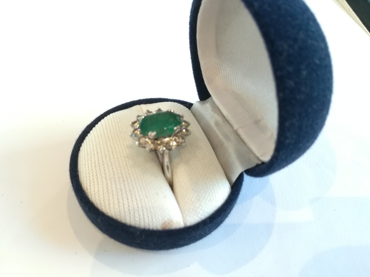 Bague Marguerite en or blanc, émeraude et diamants - Castafiore