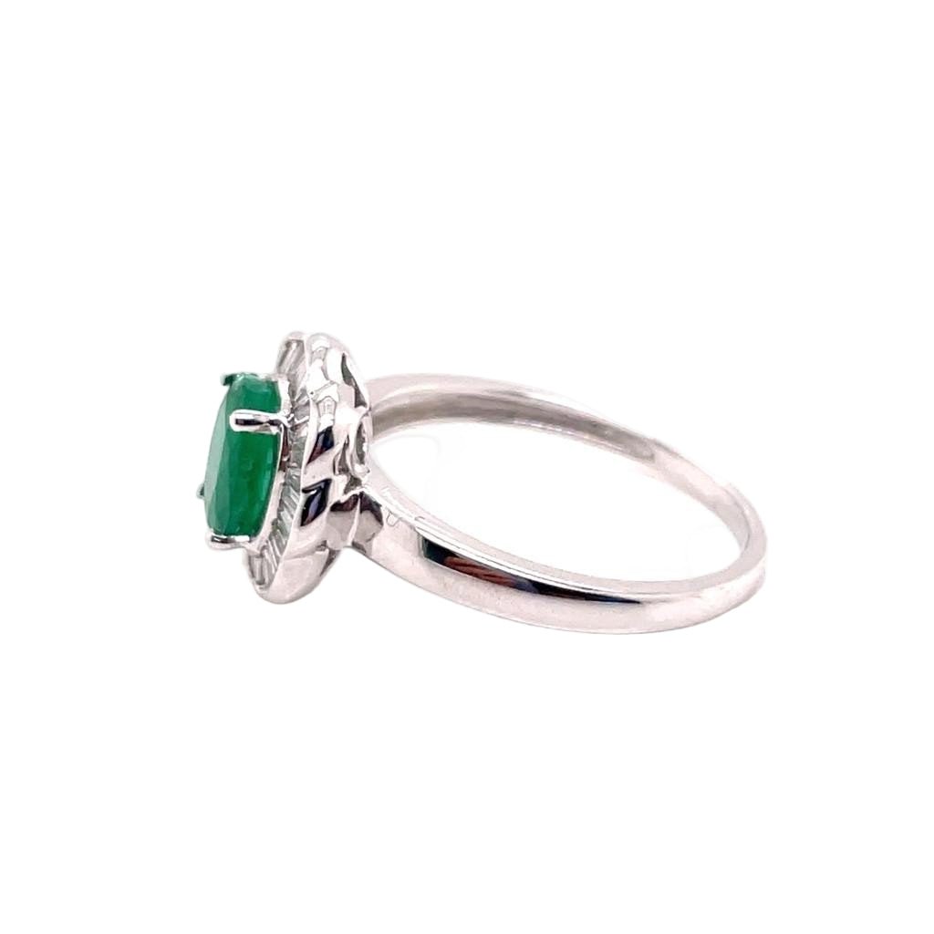 Bague Marguerite en or blanc, émeraude et diamants - Castafiore